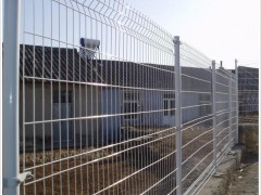 供应厂矿围栏网，护栏网报价，浸塑护栏网