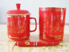 红瓷将军杯+中国红骨瓷笔筒+红笔