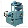 郑州豫龙矿粉压球机的液压保护装置。