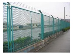 公路护栏网、围墙防护网安平临时护栏网车间隔离网金源勾花网