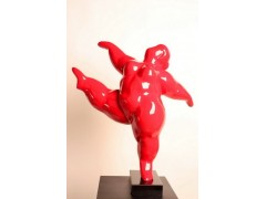 红色经典人体雕塑摆件