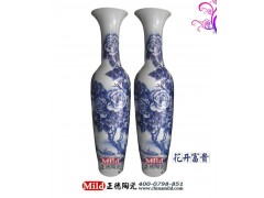 雕龙陶瓷大花瓶