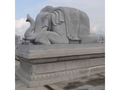 石雕大象象征吉祥