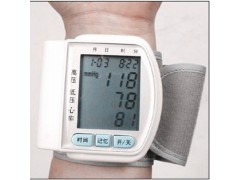 厂家直销电子血压计 腕式血压表 家用血压仪