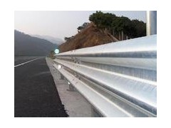 专业生产高速公路波形梁护栏板、立柱、防阻块