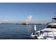 2015来三亚旅游就去三亚乐海游艇会所租辆游艇吧。
