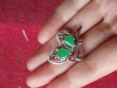 价位合理的有利珠宝，哪里有卖优质的天然缅甸翡翠A货满绿蝴蝶吊坠