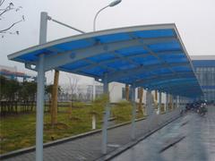 郑州诚信雨棚优质的车棚钢梁新品上市|信阳车棚钢梁