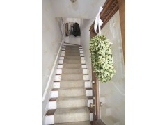 家庭北美风格楼梯效果图 实木舒适楼梯设计定制工厂 上海低调奢华别墅美式木楼梯