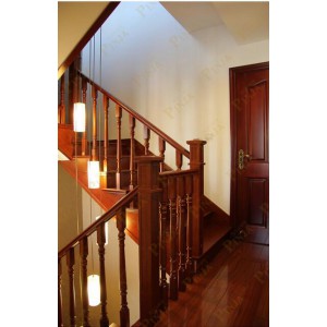 上海实木楼梯材质选择 橡木材质楼梯拉丝防滑处理 大众喜爱细腻纹理榉木楼梯