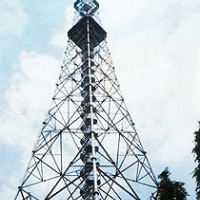 信丰公司直销微波通信铁塔移动发射塔 移动通信塔