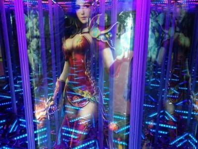紫晨游乐专业定做三代镜子迷宫游乐设备