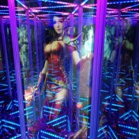 紫晨游乐专业定做三代镜子迷宫游乐设备
