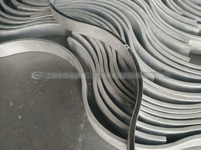 波浪弧形铝方通吊顶，厂家定制，量大从优，选购大吕装饰材料厂家