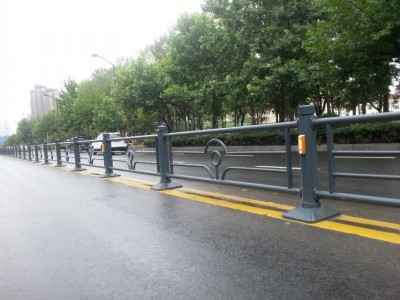 城市文化道路隔离护栏提供报价
