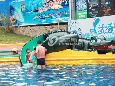 广州潮流水上乐园设备厂家提供儿童设备鳄鱼滑梯