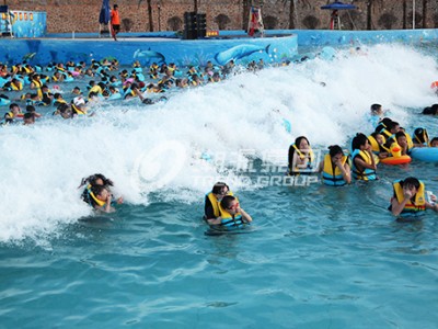 广州潮流水上乐园设备厂家提供海啸造浪设备