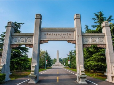 洪湖红色旅游团队接待湘鄂西革命历史纪念园