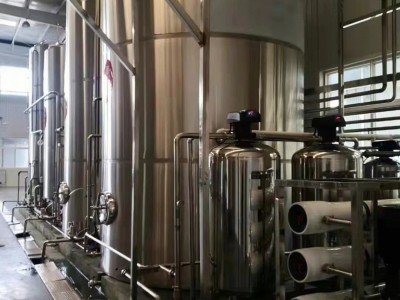 山东啤酒厂年产10万吨--30万吨大型啤酒设备
