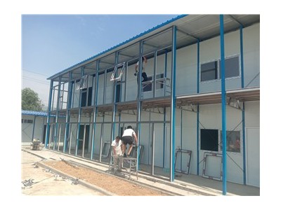 赤峰彩钢房项目部临建云宝山耐腐蚀彩钢棚图1